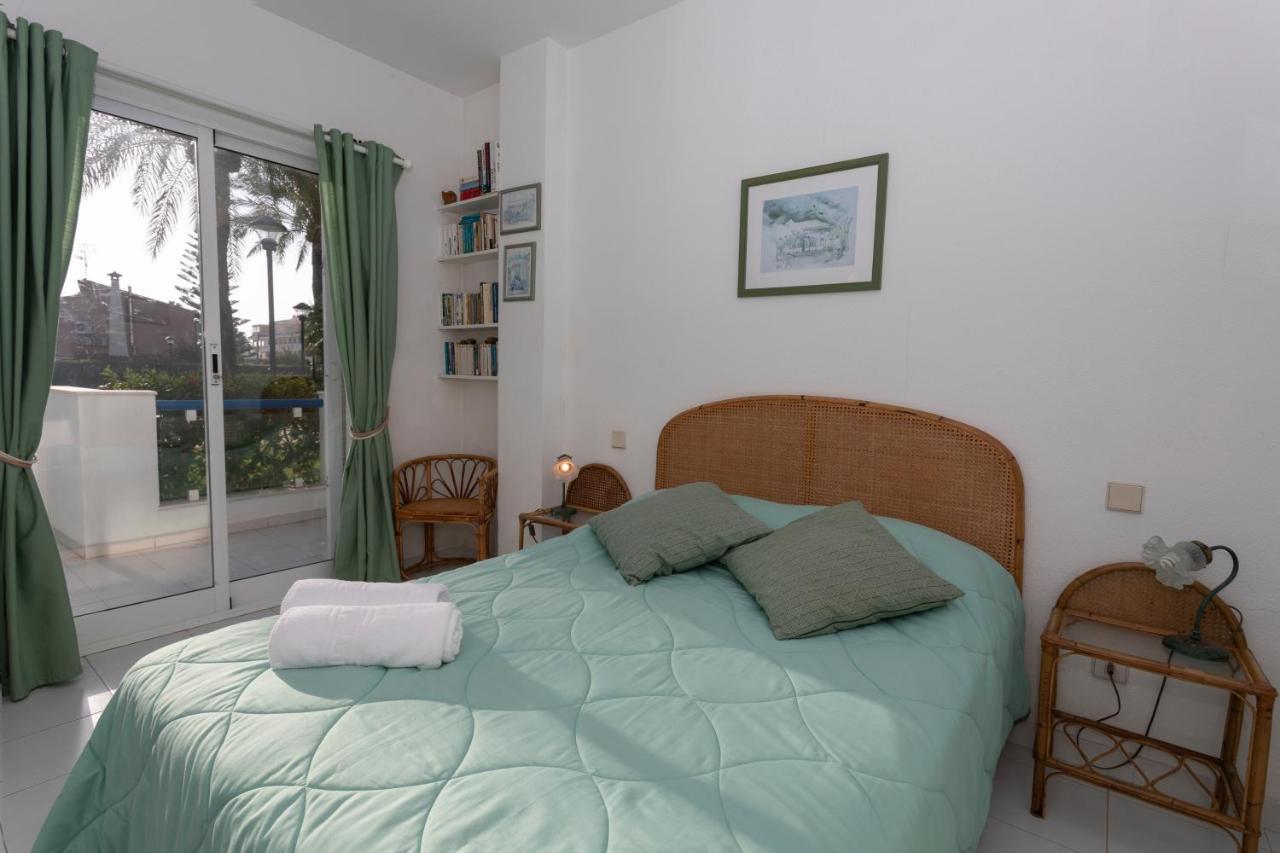 Cala Blanca, Bajo, 2 Dormitorios, By Bookindenia *