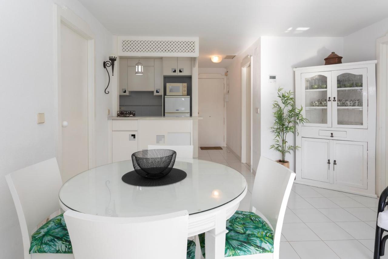 Cala Blanca, Bajo, 2 Dormitorios, By Bookindenia Apartment